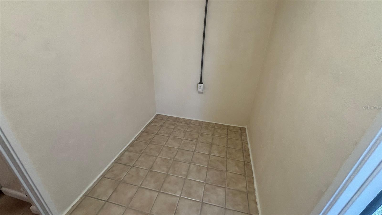 Image 17 of 25 For 2002 Robson Street