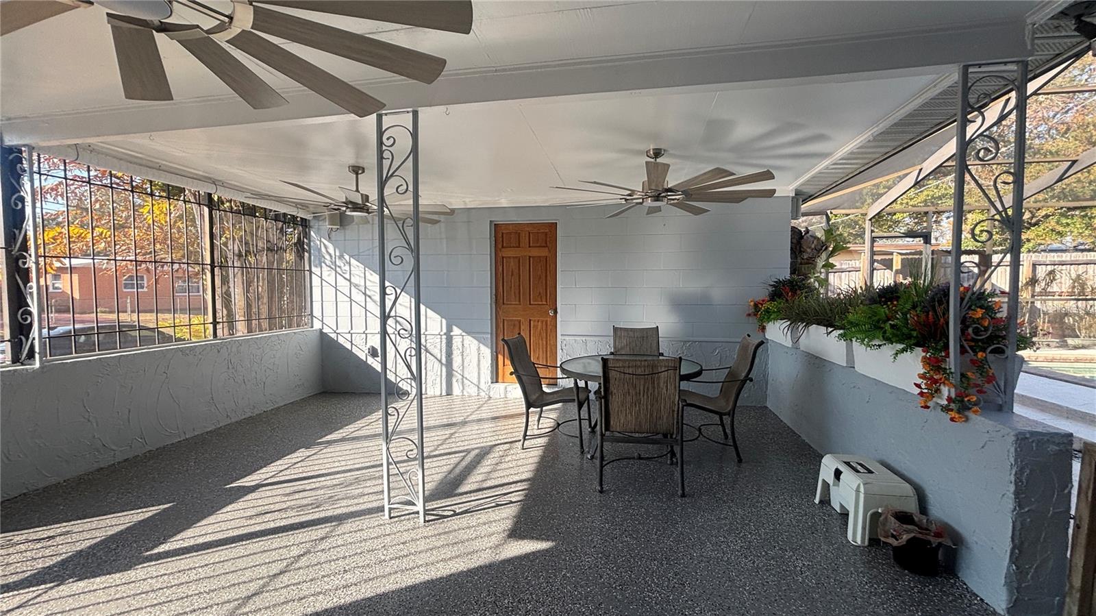 Image 21 of 25 For 2002 Robson Street