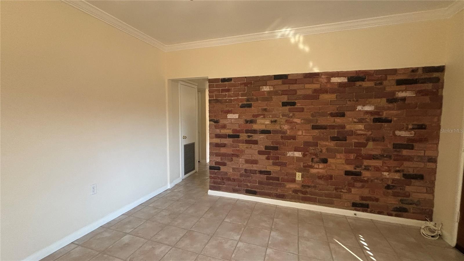 Image 5 of 25 For 2002 Robson Street