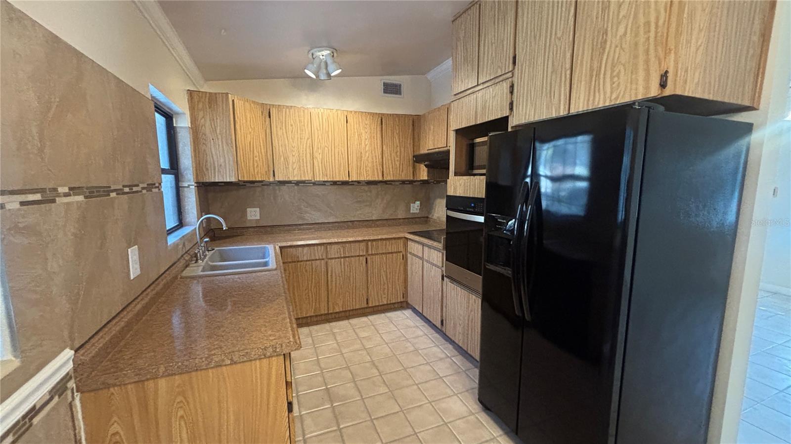 Image 6 of 25 For 2002 Robson Street