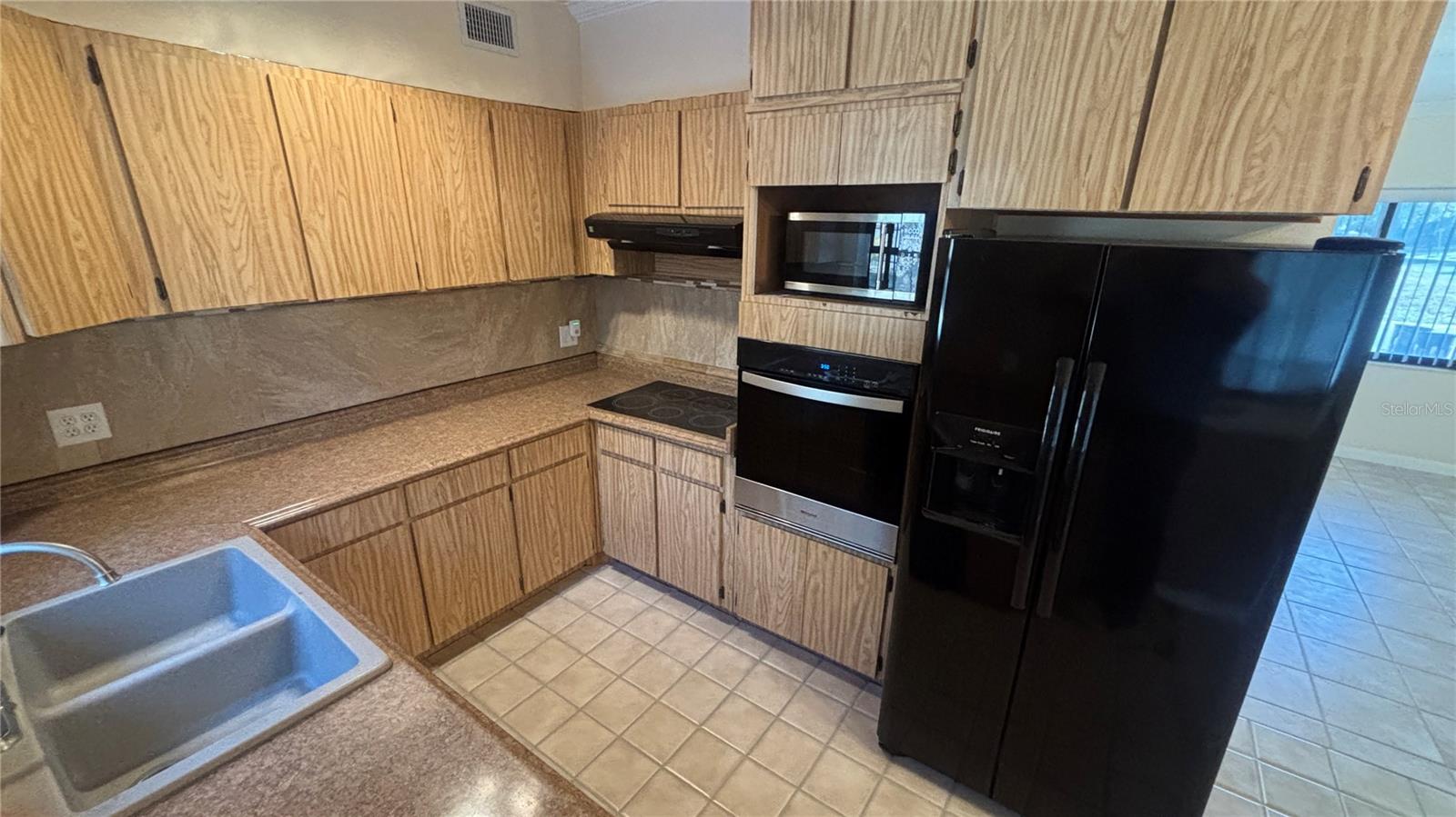 Image 8 of 25 For 2002 Robson Street