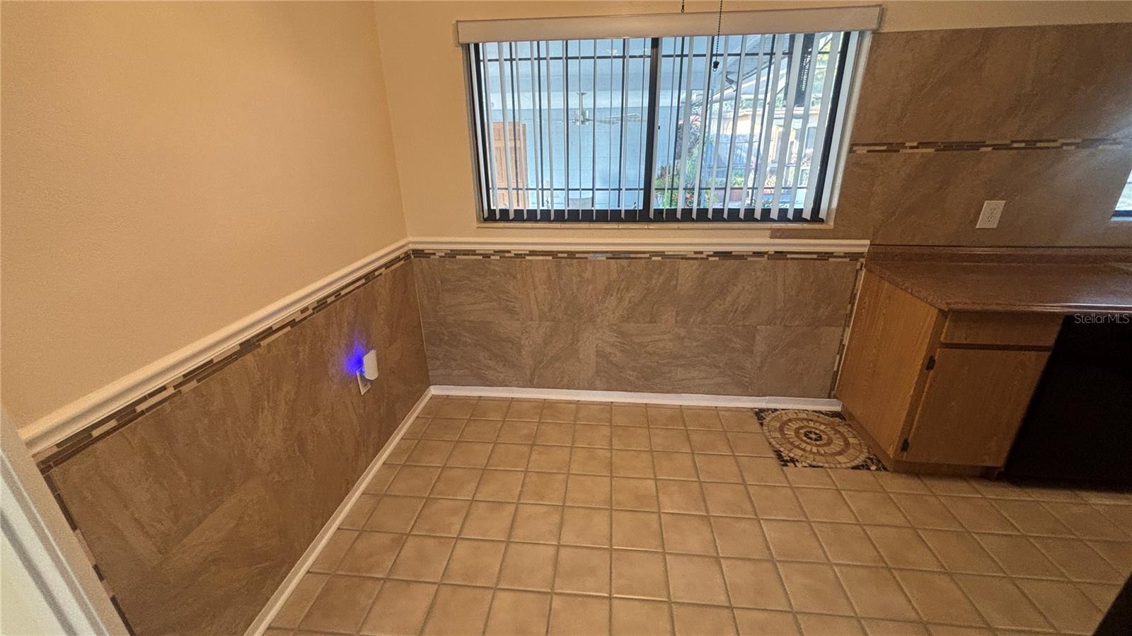 Image 9 of 25 For 2002 Robson Street