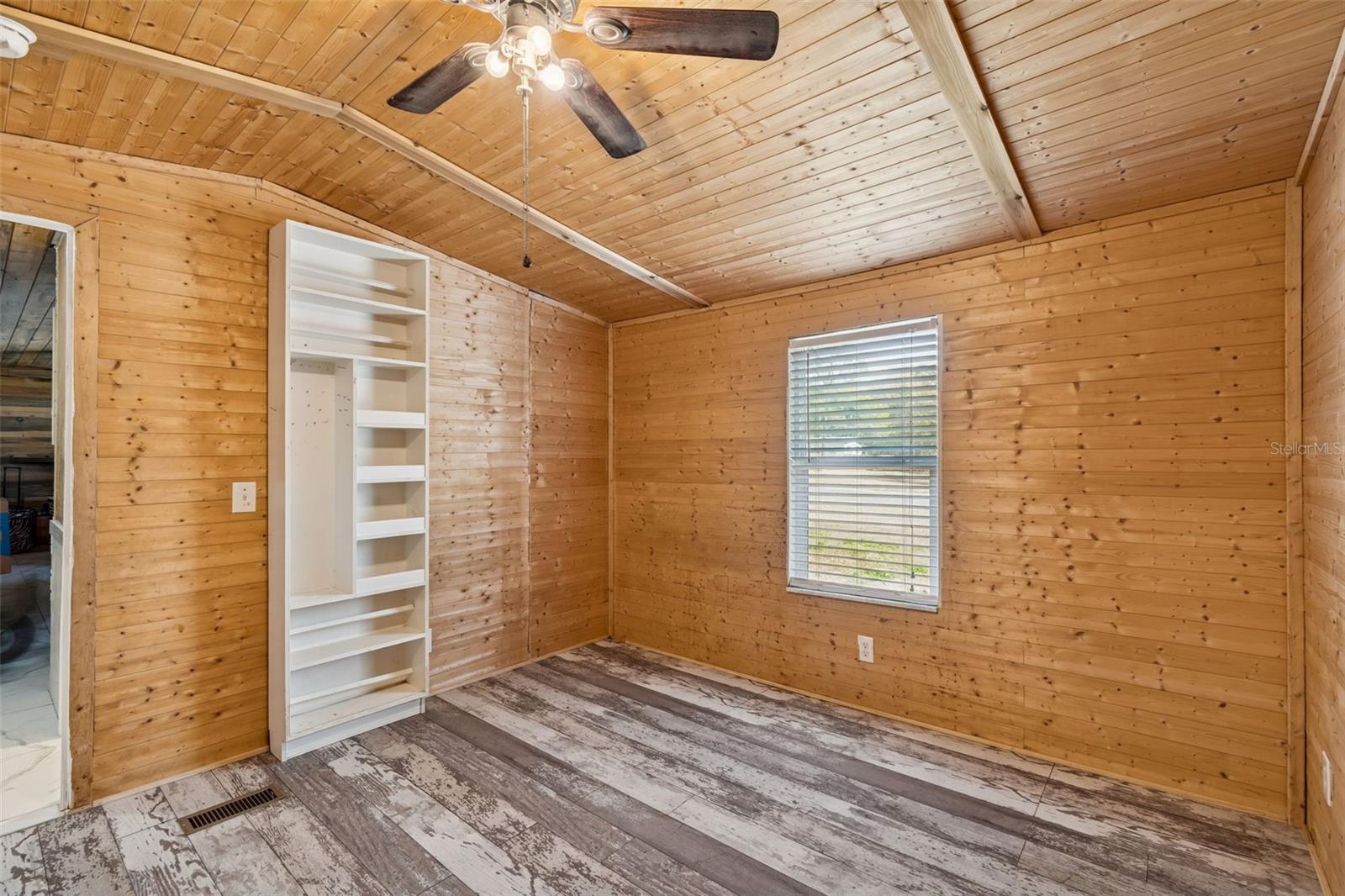 Image 11 of 100 For 6411 Holloman Creek Court