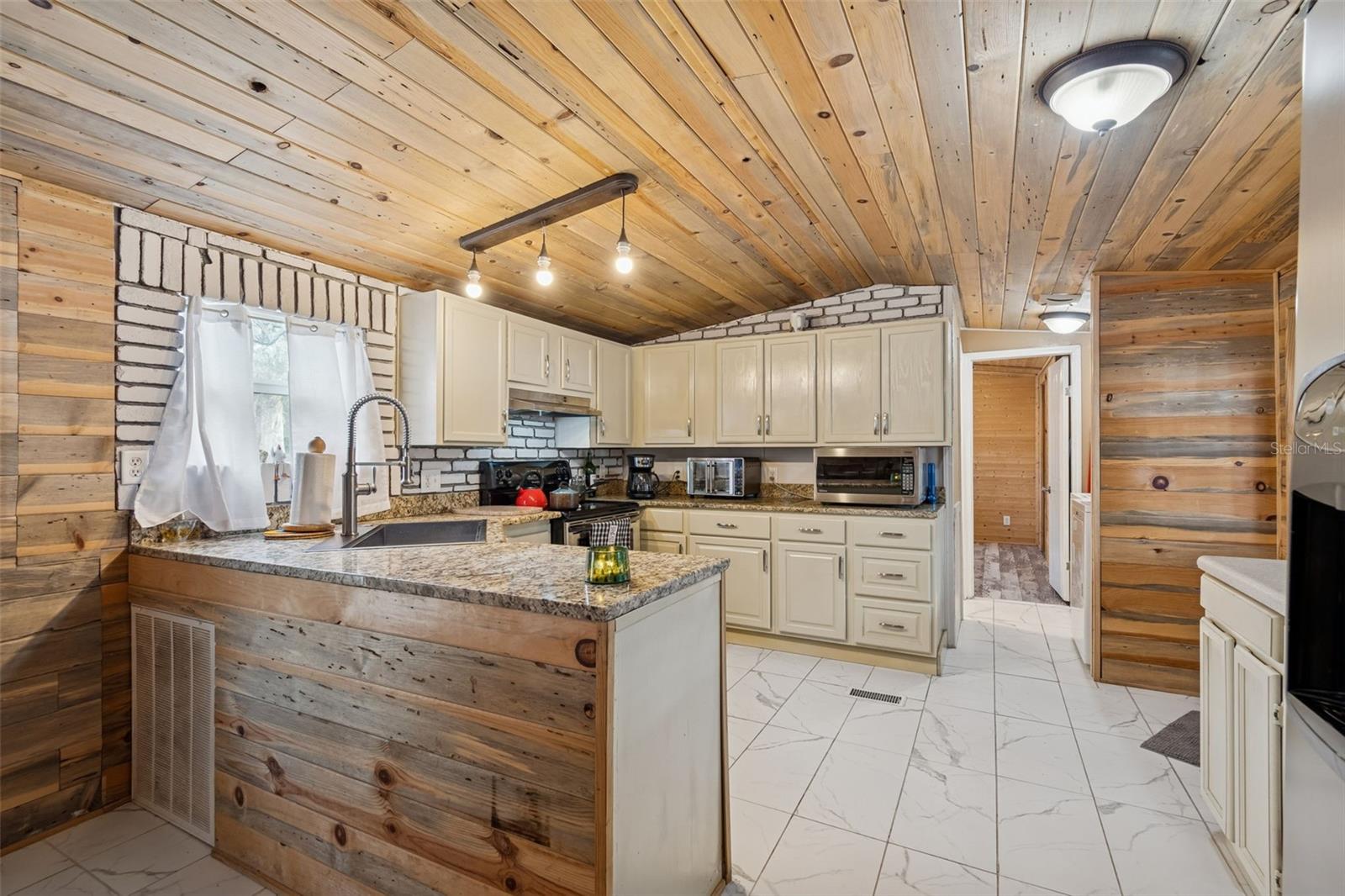 Image 21 of 100 For 6411 Holloman Creek Court