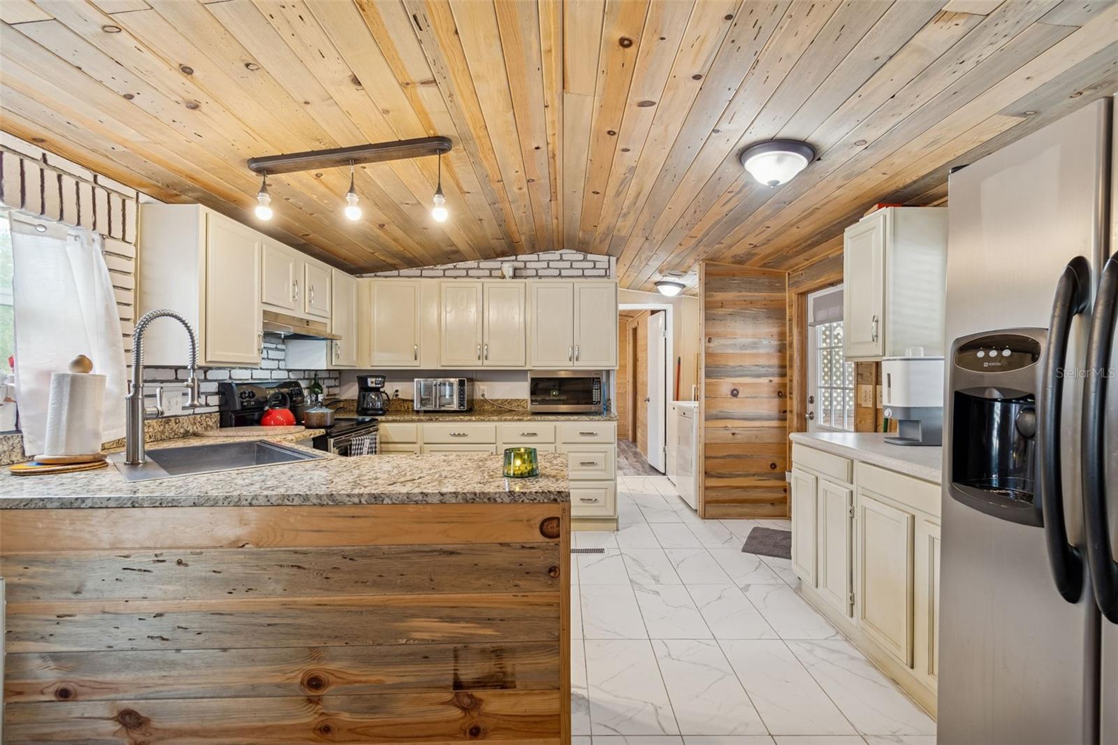 Image 24 of 100 For 6411 Holloman Creek Court