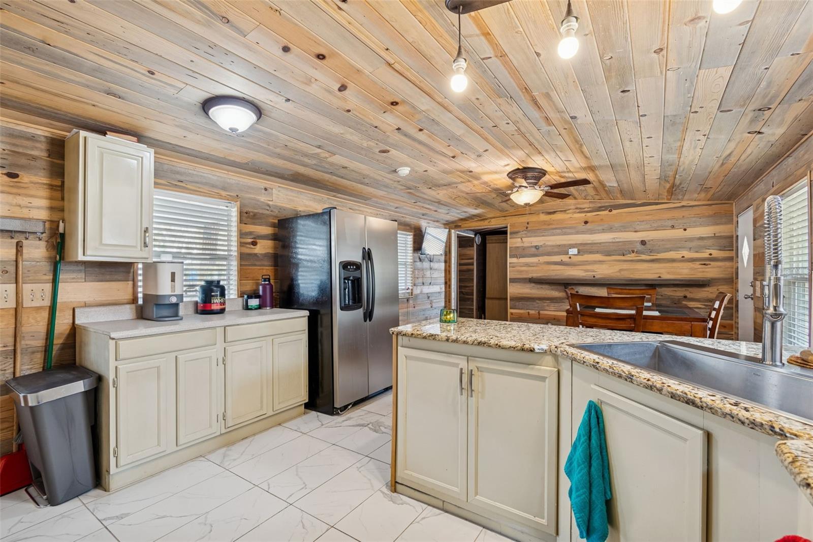 Image 27 of 100 For 6411 Holloman Creek Court