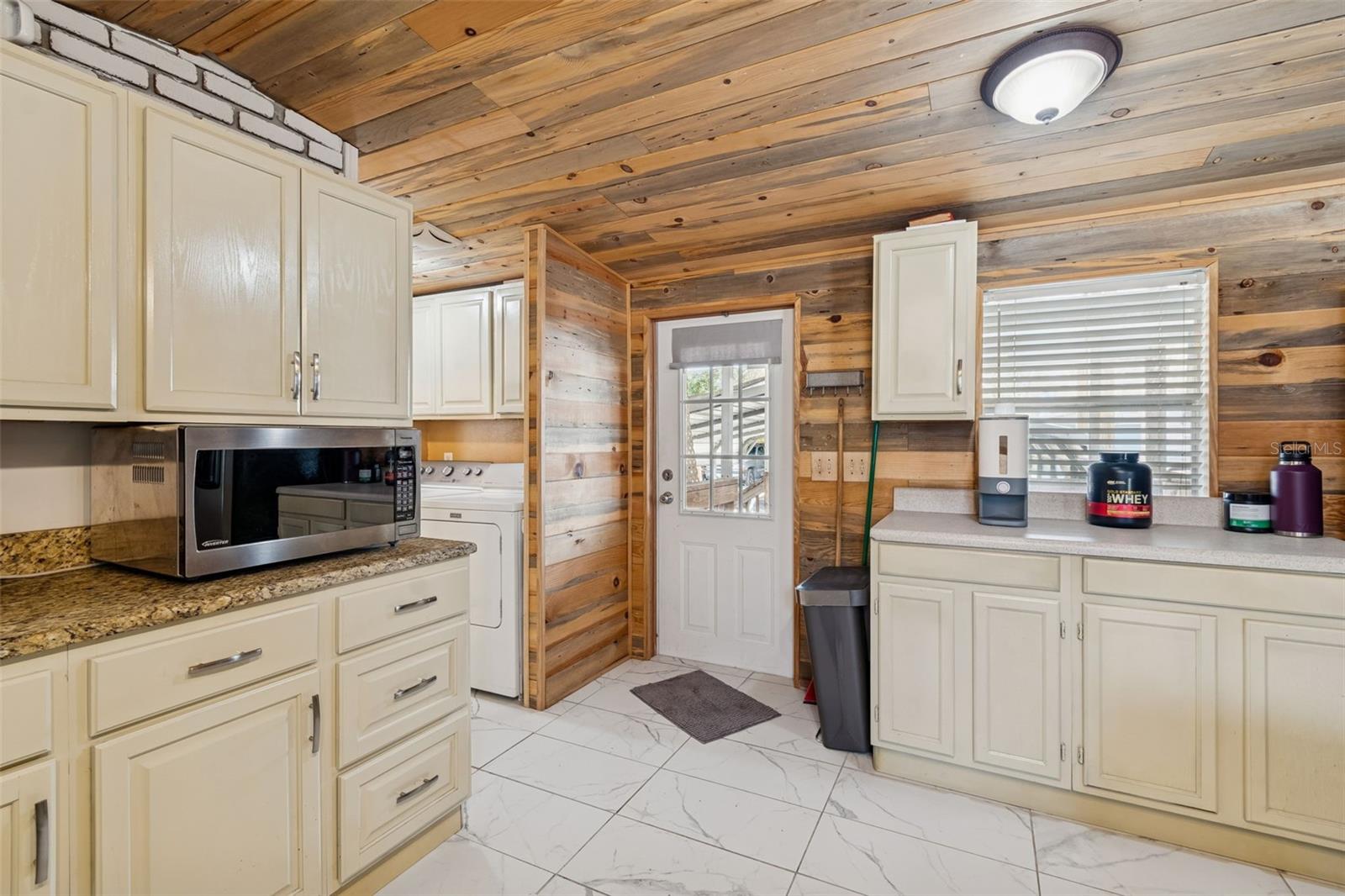 Image 28 of 100 For 6411 Holloman Creek Court