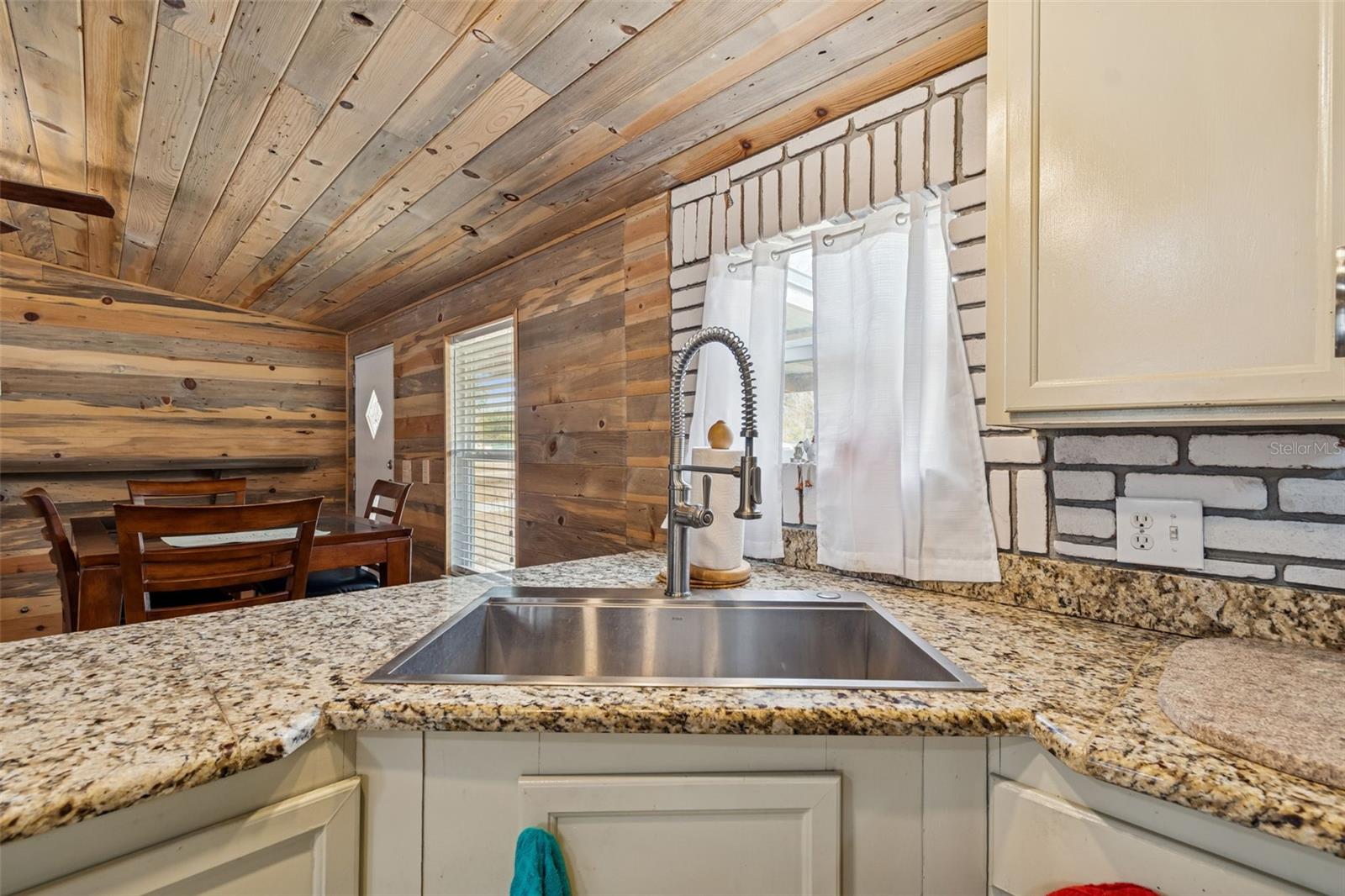 Image 31 of 100 For 6411 Holloman Creek Court