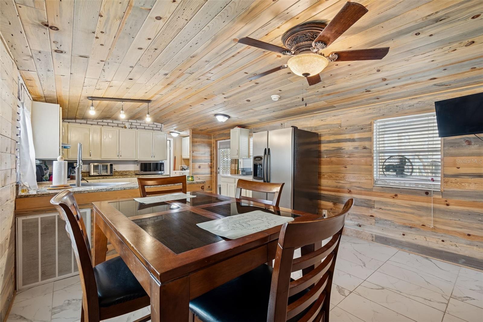 Image 33 of 100 For 6411 Holloman Creek Court