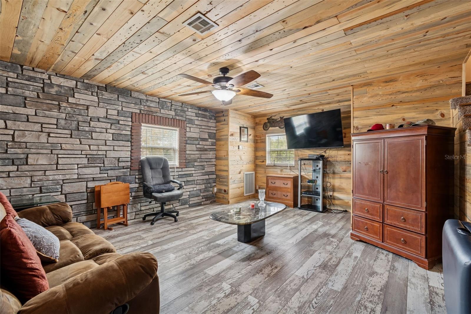 Image 36 of 100 For 6411 Holloman Creek Court