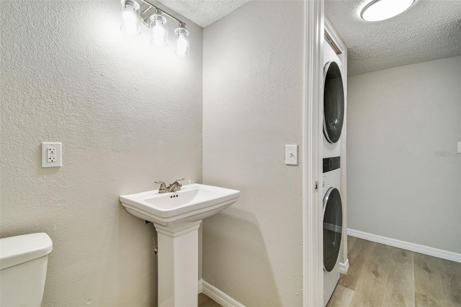 Image 13 of 51 For 726 Haven Place 726