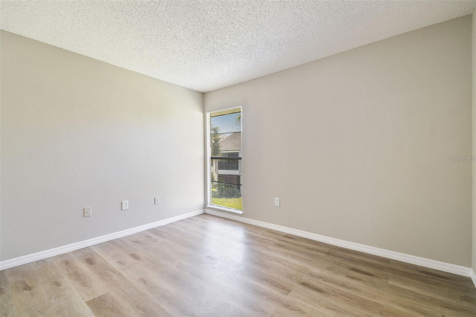 Image 32 of 51 For 726 Haven Place 726