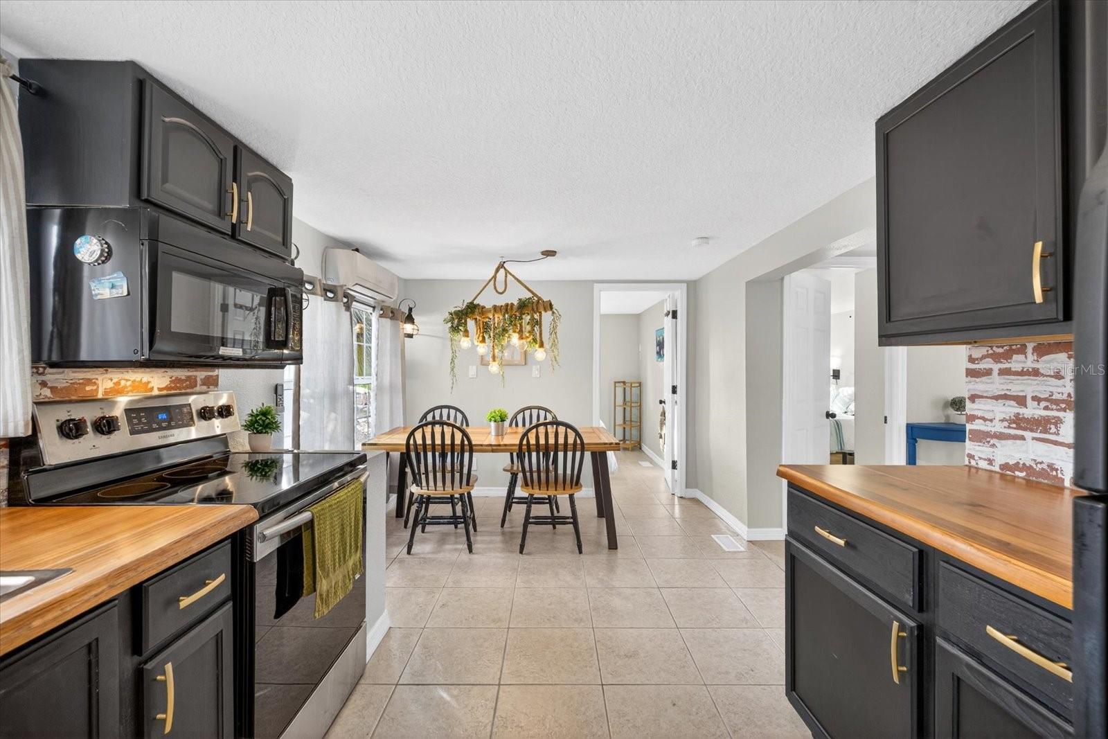 Image 3 of 37 For 7286 Aberdeen Court