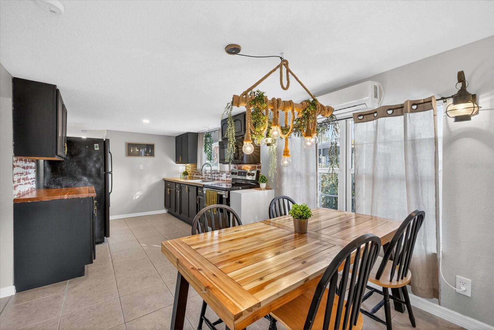 Image 5 of 37 For 7286 Aberdeen Court