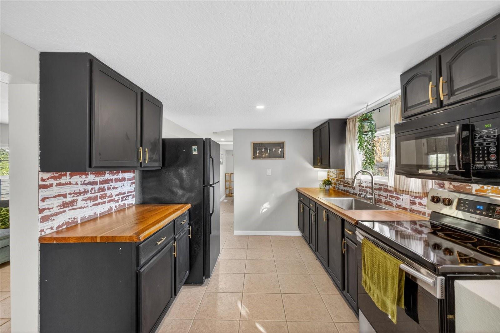 Image 6 of 37 For 7286 Aberdeen Court