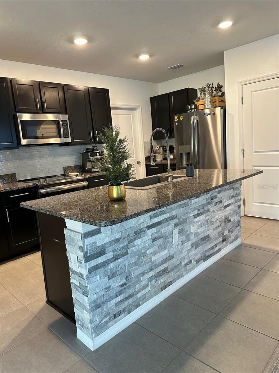 Image 12 of 26 For 11167 Leland Groves Drive