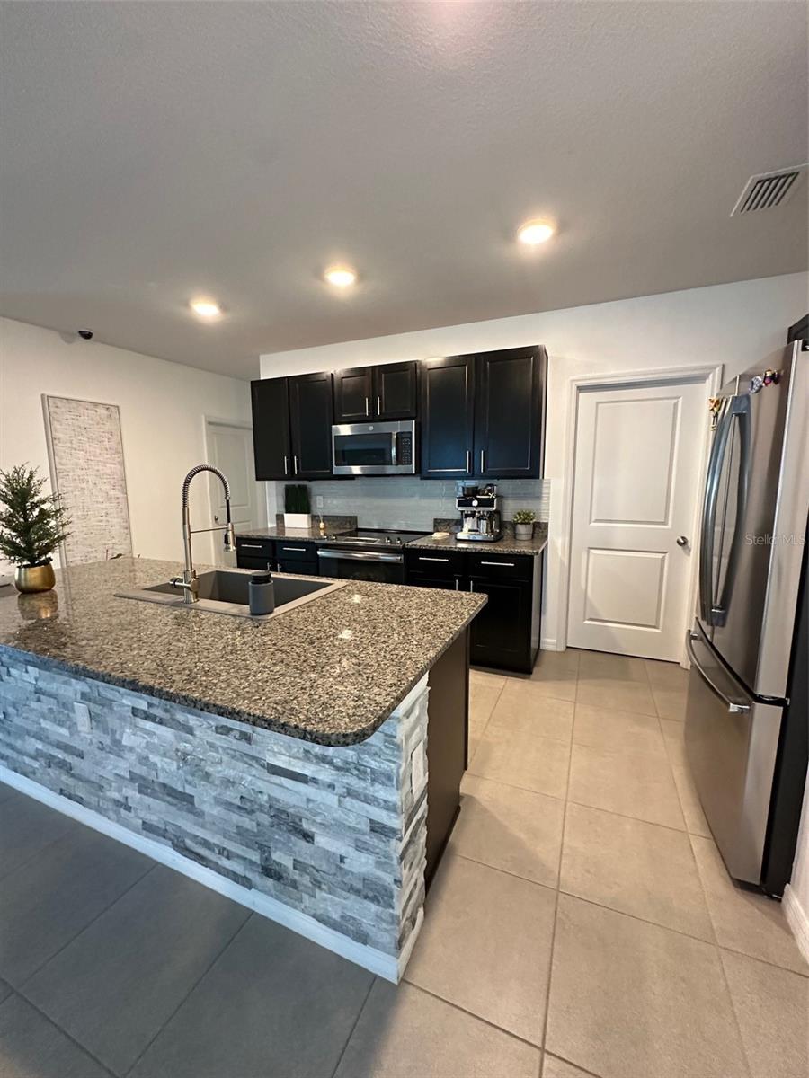 Image 14 of 26 For 11167 Leland Groves Drive