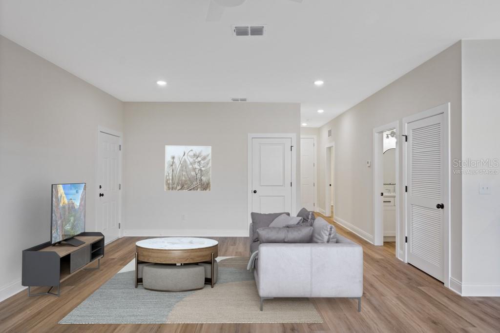 Image 2 of 22 For 4208 Manhattan Avenue 2