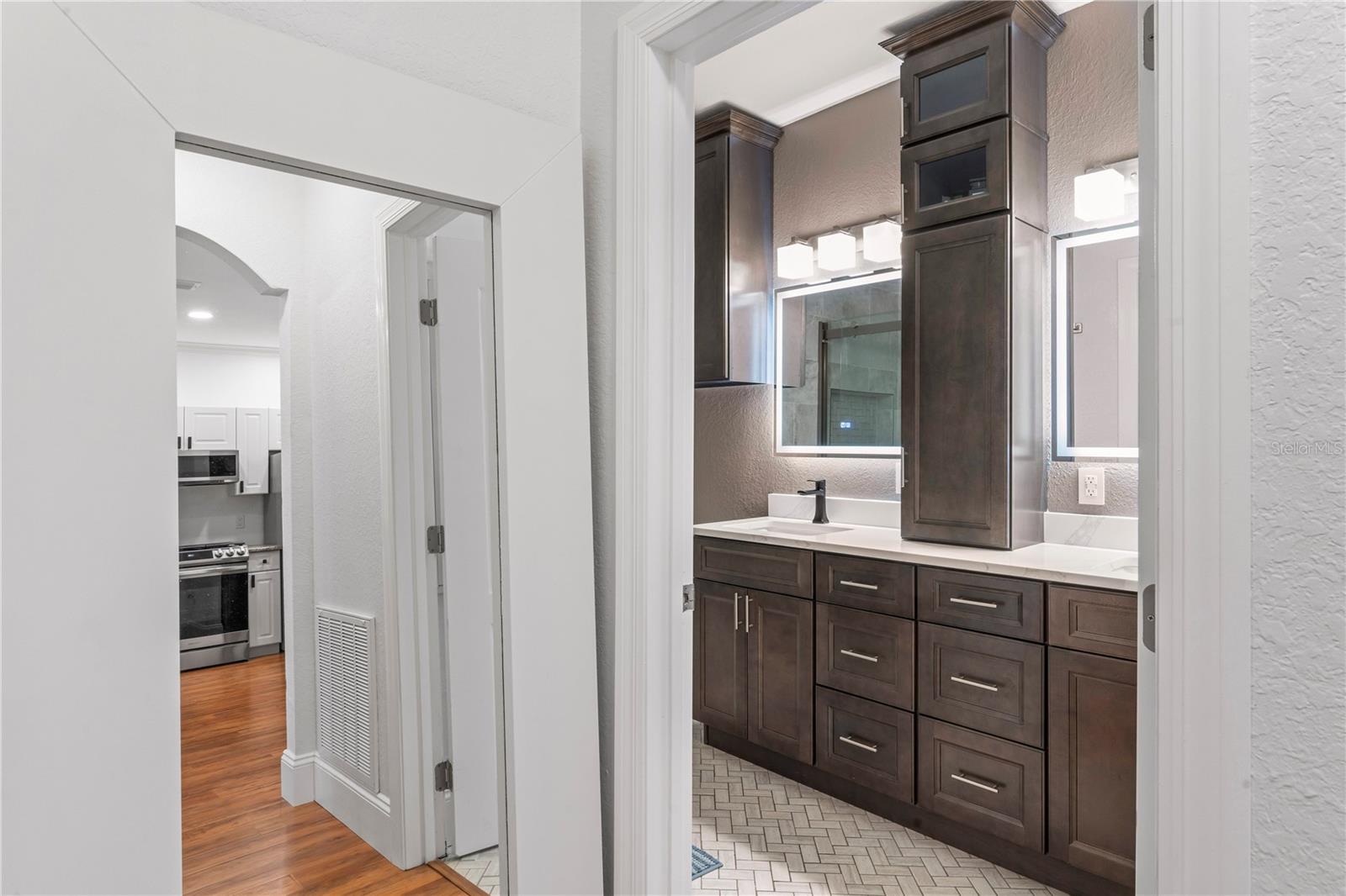 Image 25 of 61 For 2732 Via Murano  524