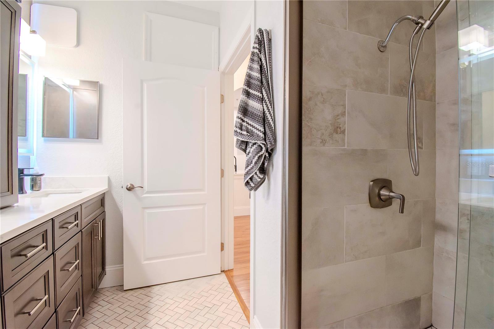 Image 27 of 61 For 2732 Via Murano  524