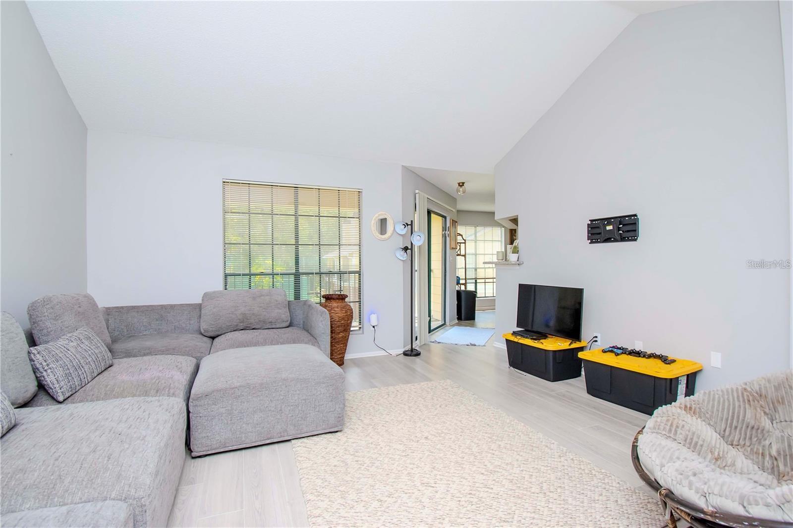 Image 4 of 25 For 8734 Mallard Reserve Drive 201