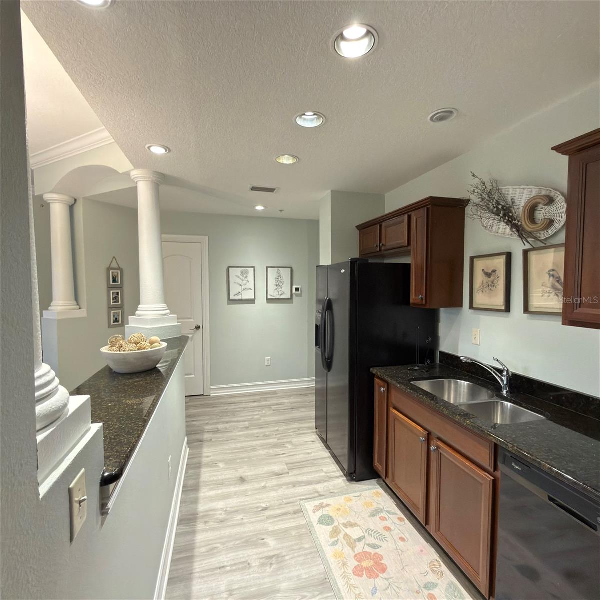 Image 10 of 37 For 13941 Clubhouse Drive 208