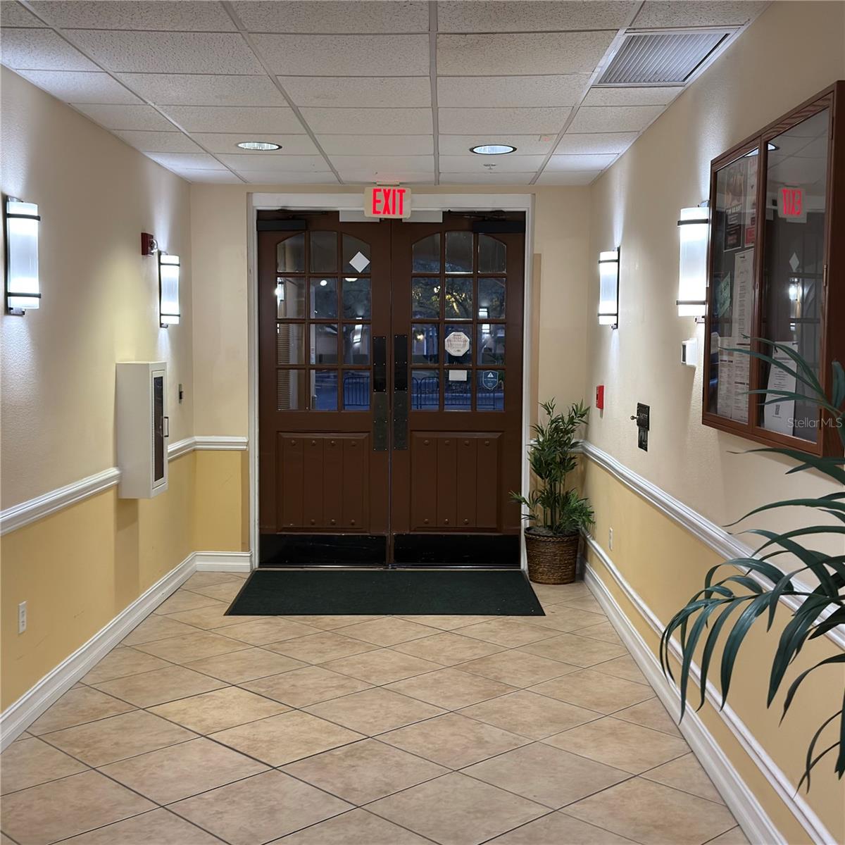 Image 5 of 37 For 13941 Clubhouse Drive 208