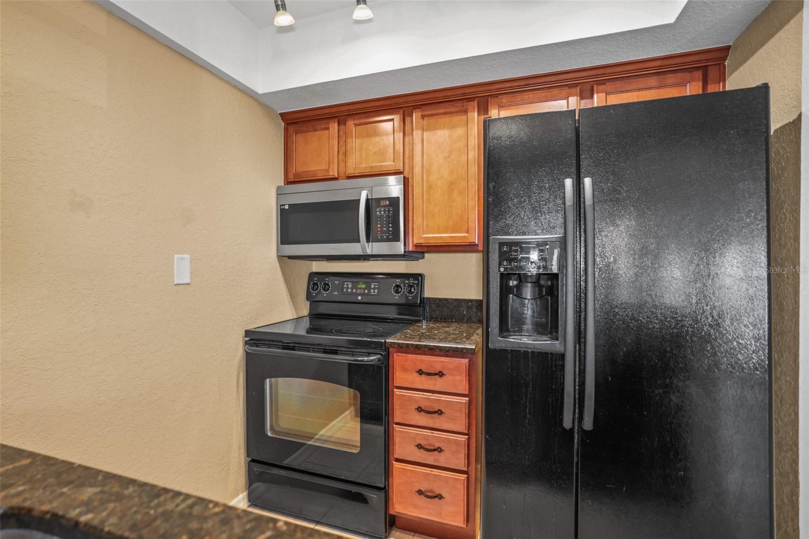 Image 10 of 48 For 704 Lyndhurst Street 624