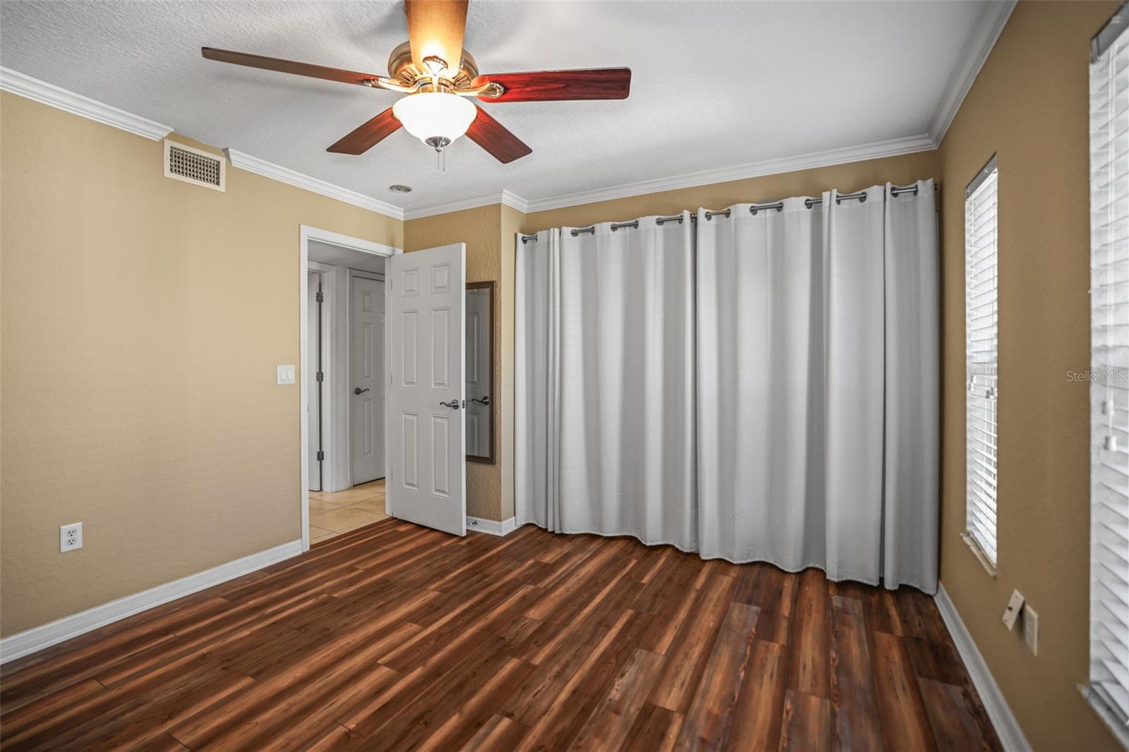 Image 17 of 48 For 704 Lyndhurst Street 624