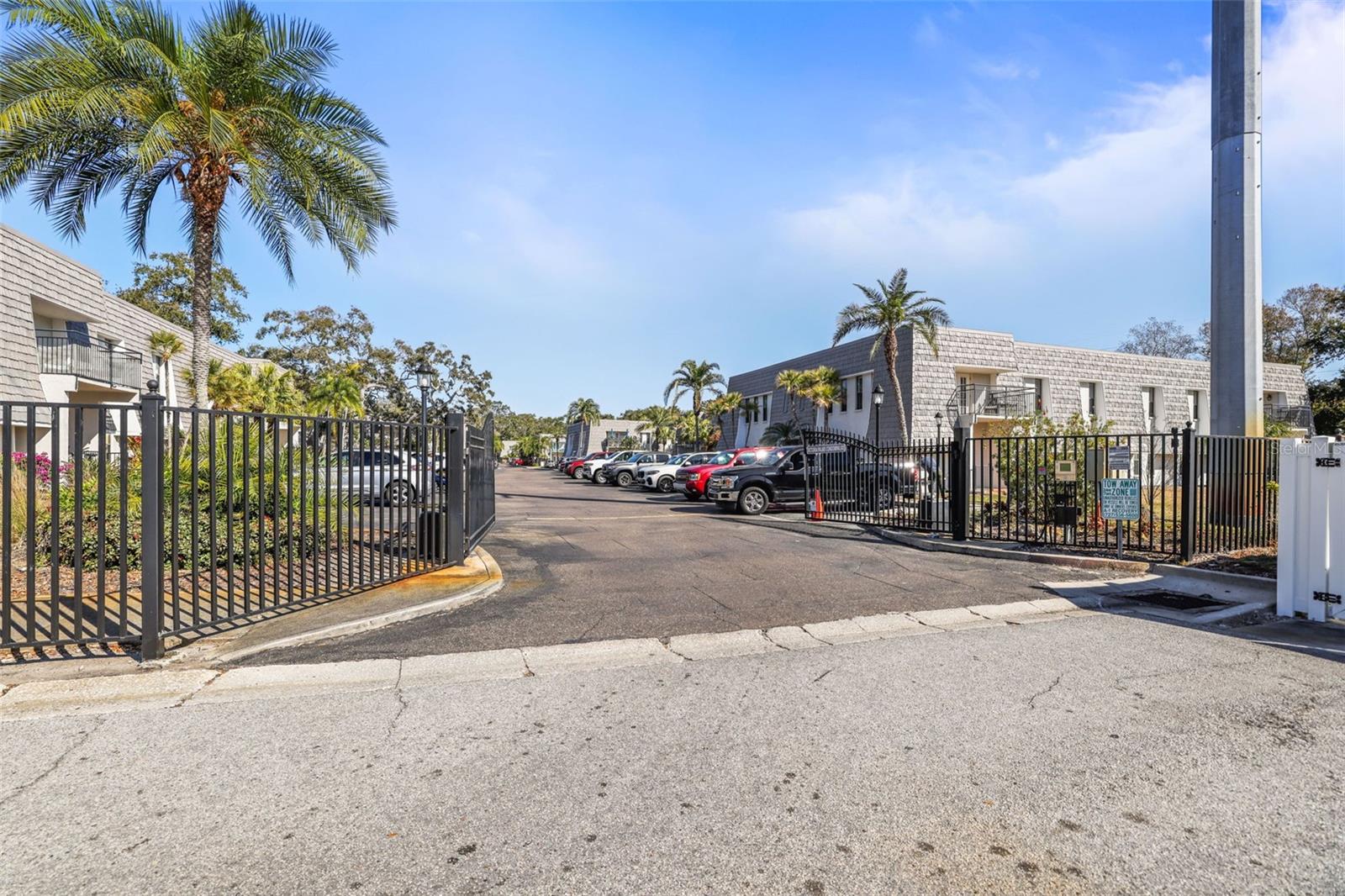 Image 37 of 48 For 704 Lyndhurst Street 624