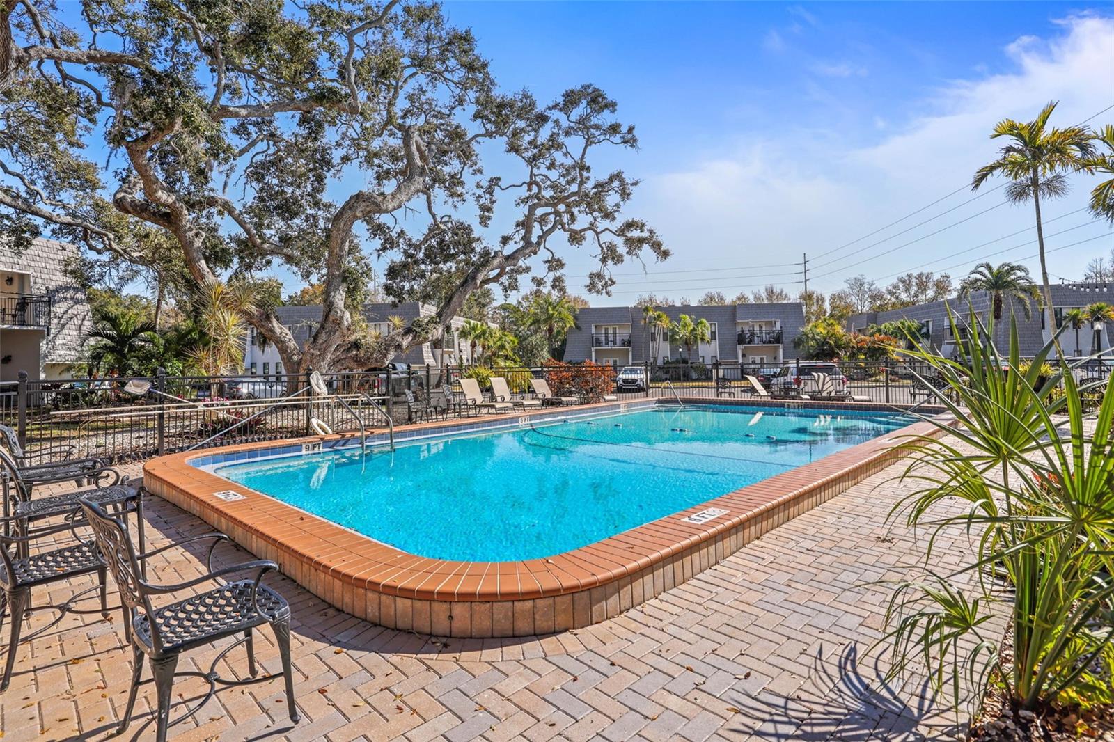 Image 41 of 48 For 704 Lyndhurst Street 624