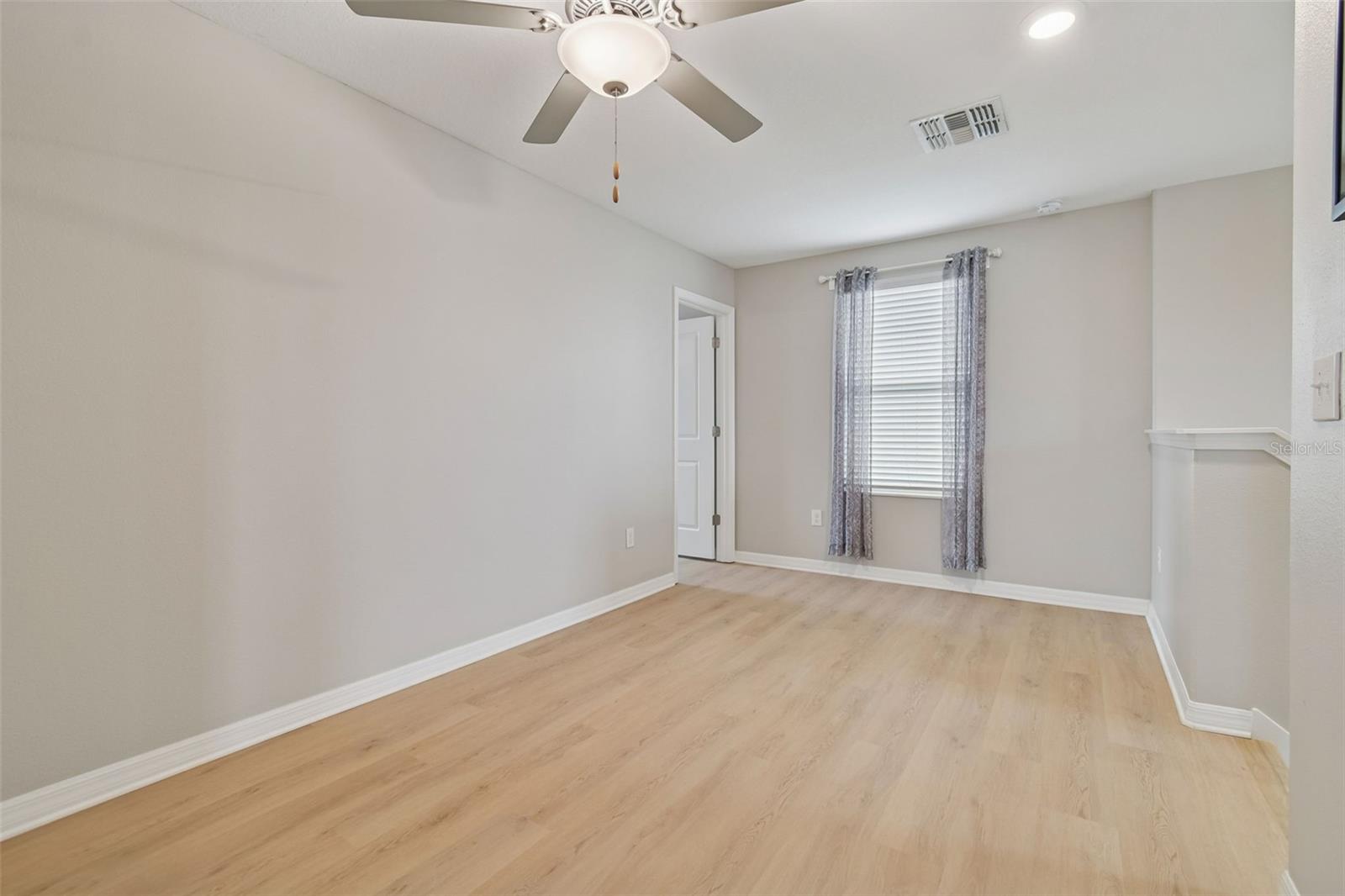 Image 10 of 48 For 15718 Fort Island Place