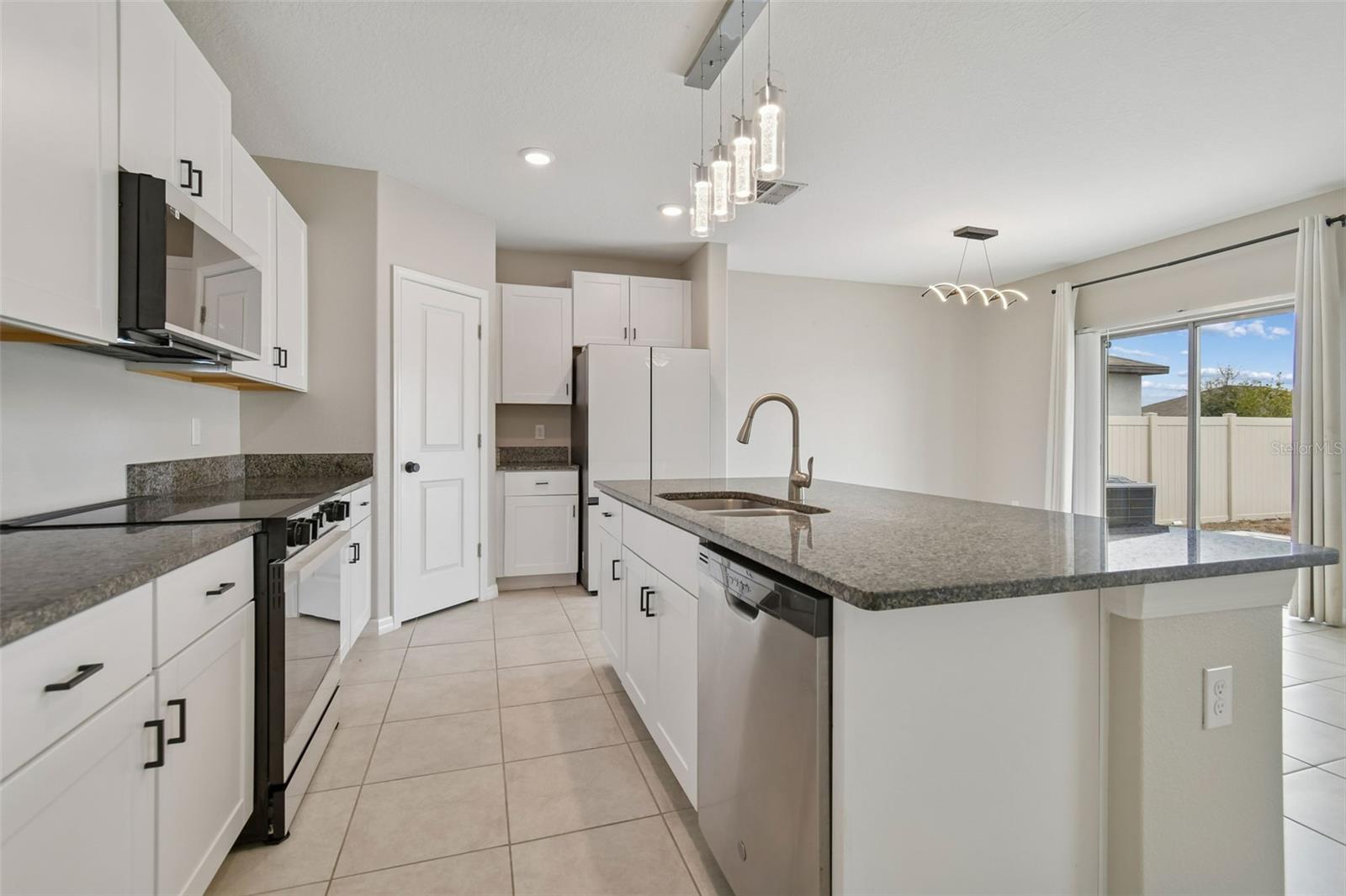 Image 7 of 48 For 15718 Fort Island Place