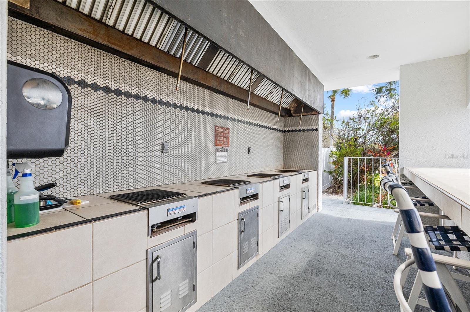 Image 18 of 49 For 2333 Feather Sound Drive A101