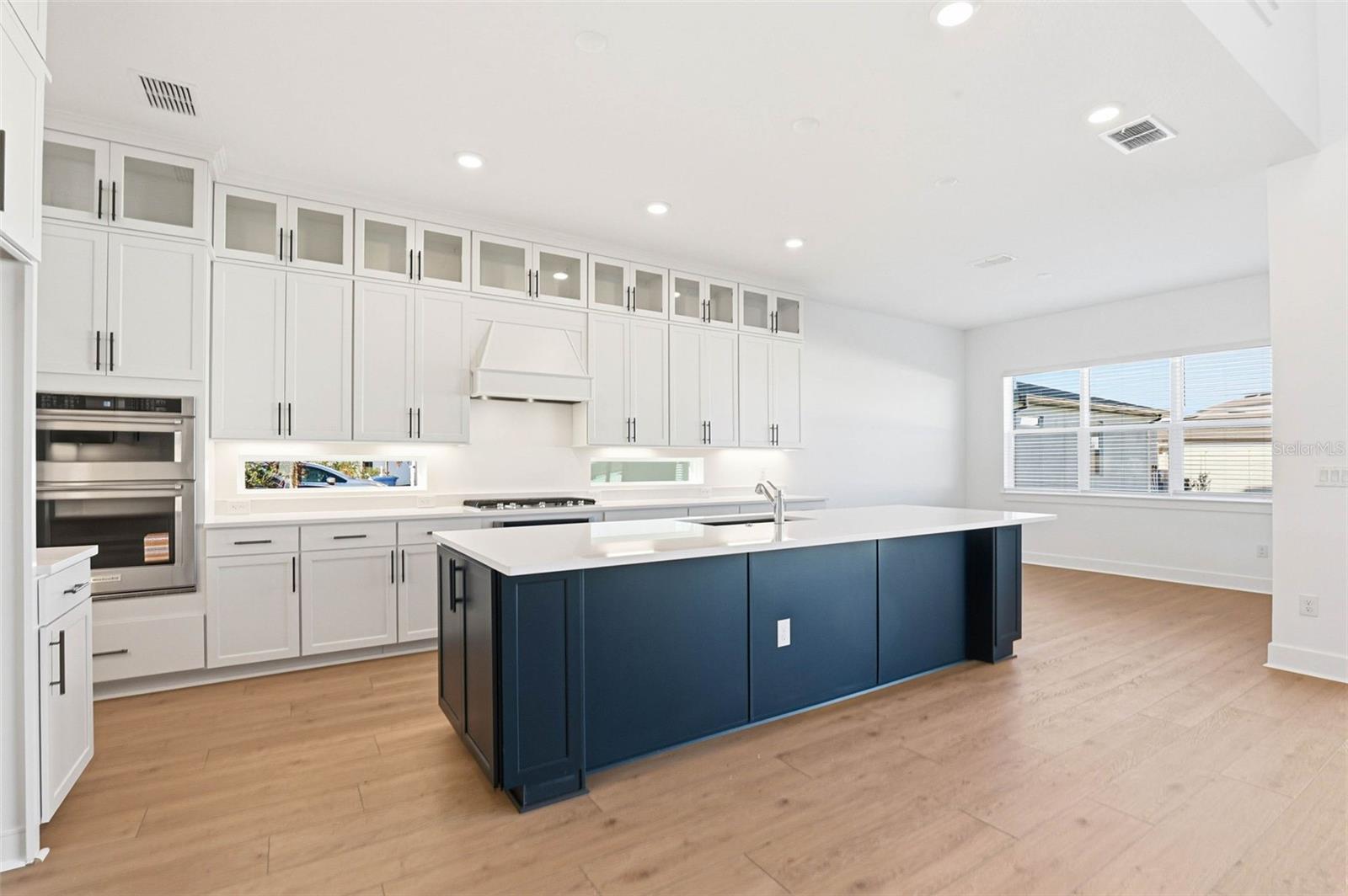 Image 4 of 90 For 6962 Jared Oaks Drive