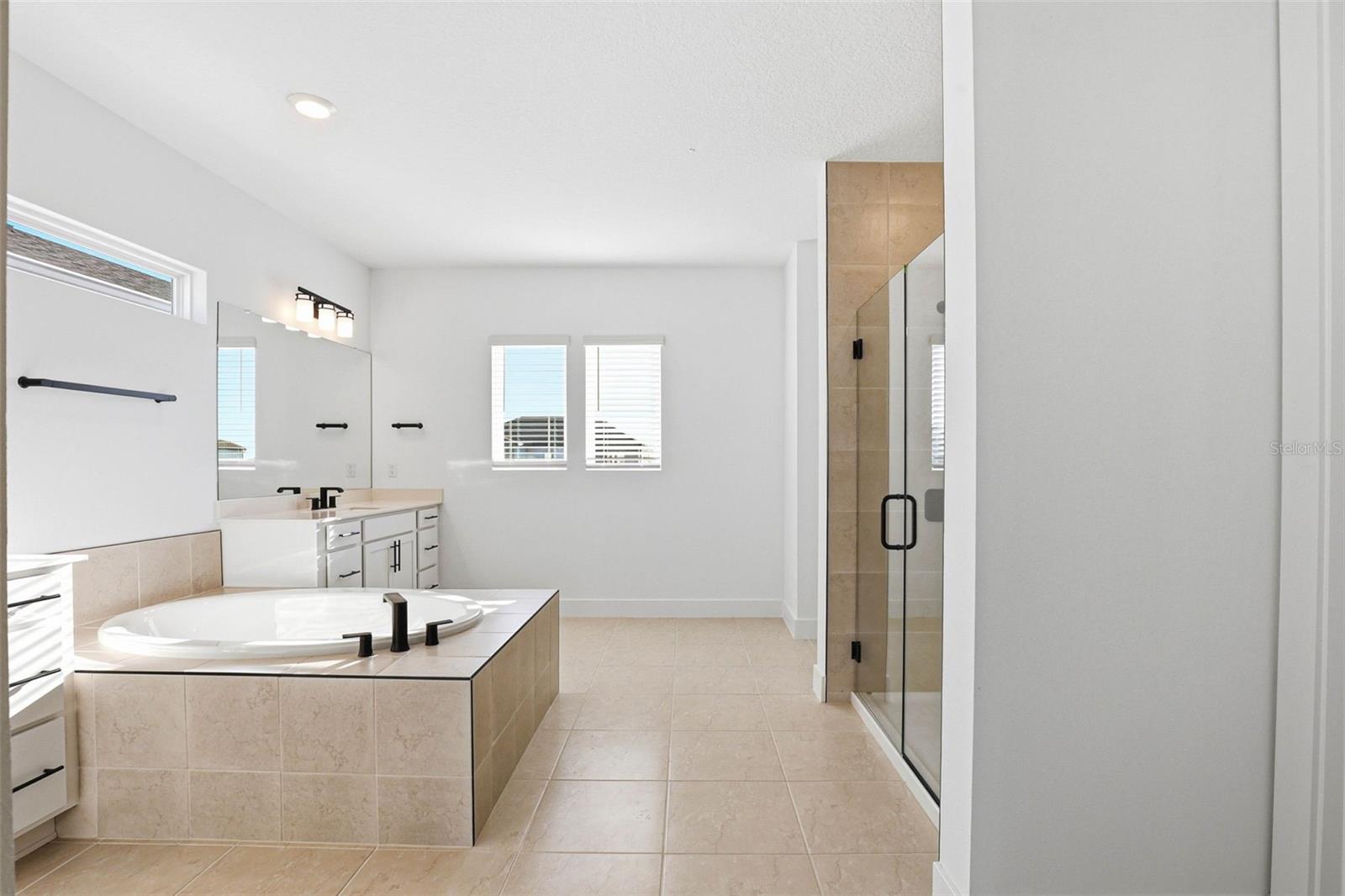 Image 41 of 90 For 6962 Jared Oaks Drive