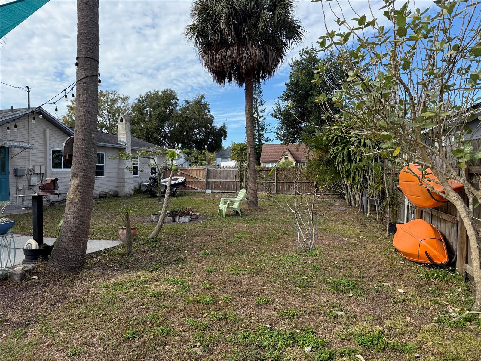 Listing photo id 10 for 3317 18th Street N