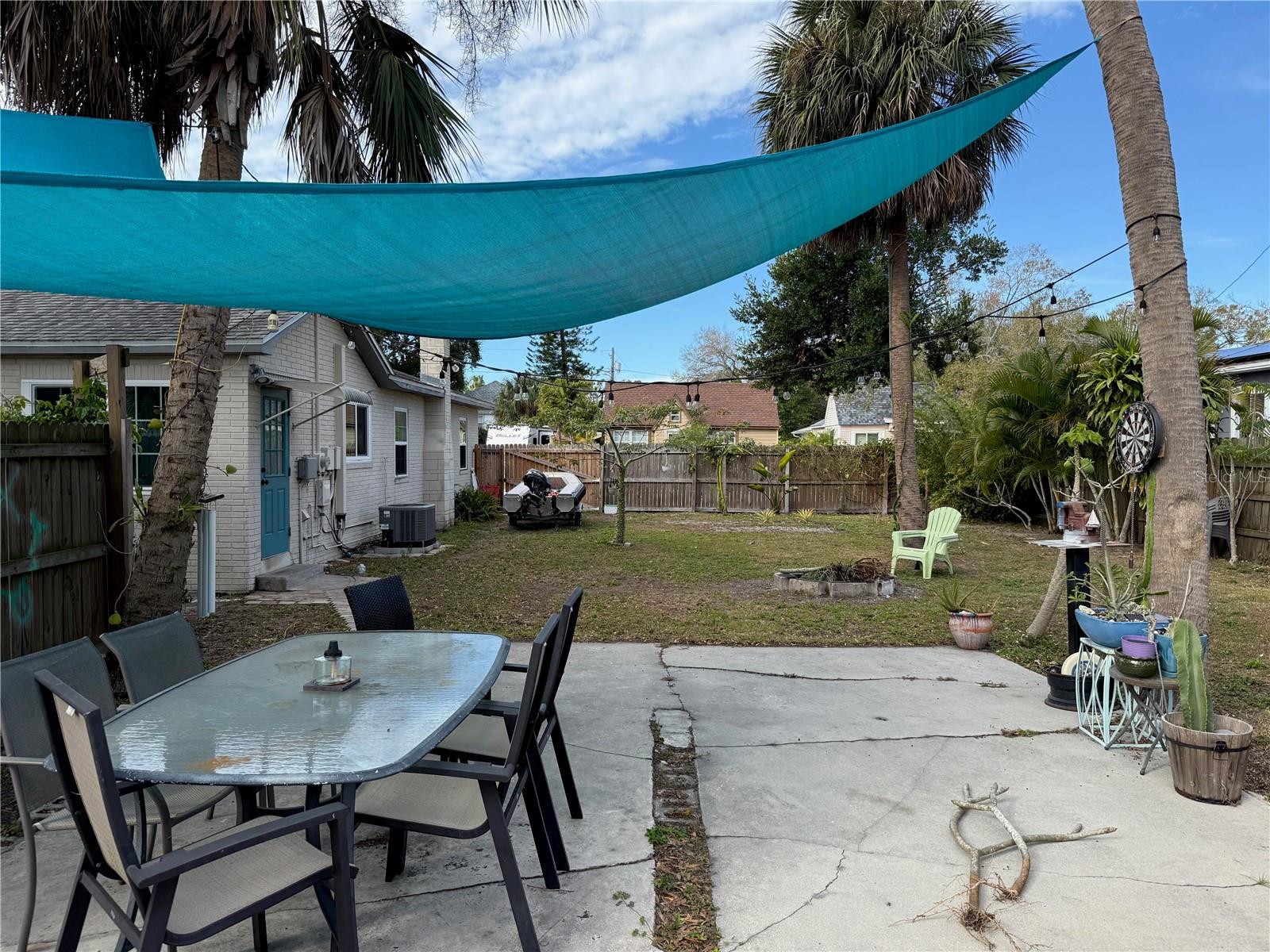 Listing photo id 11 for 3317 18th Street N