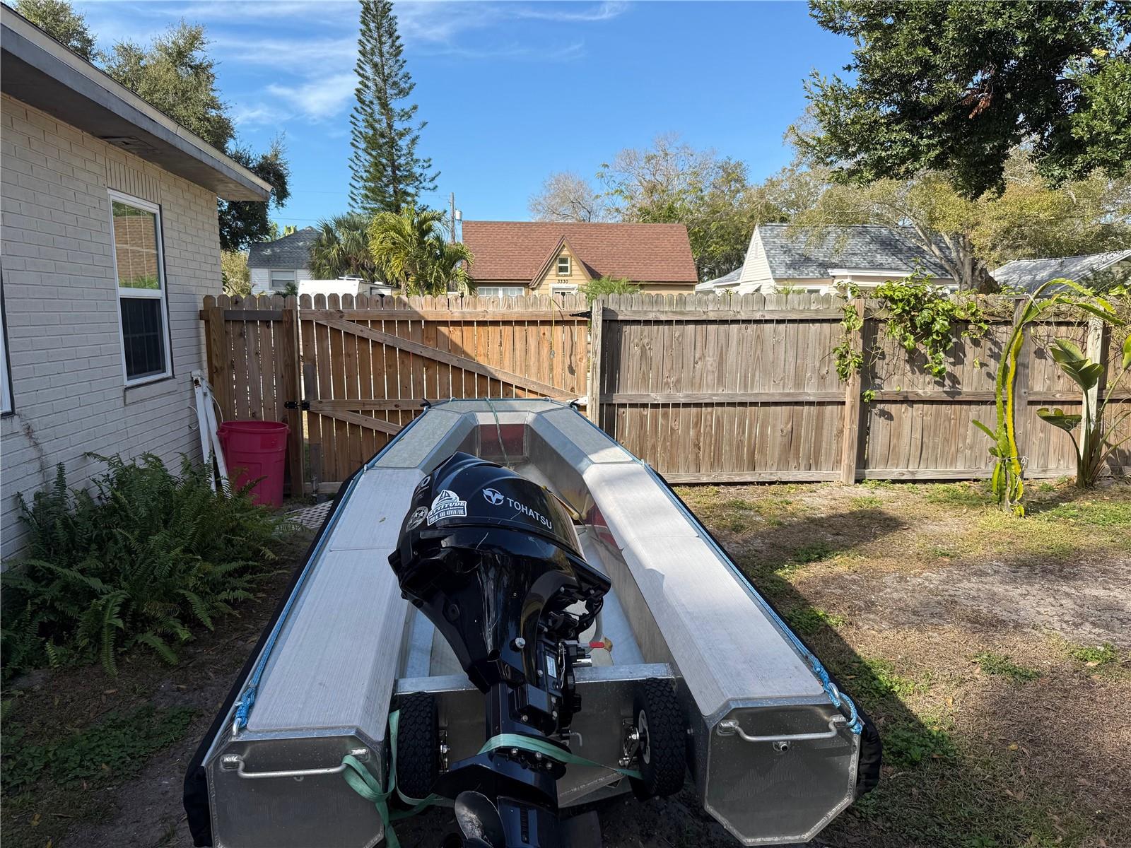 Listing photo id 13 for 3317 18th Street N