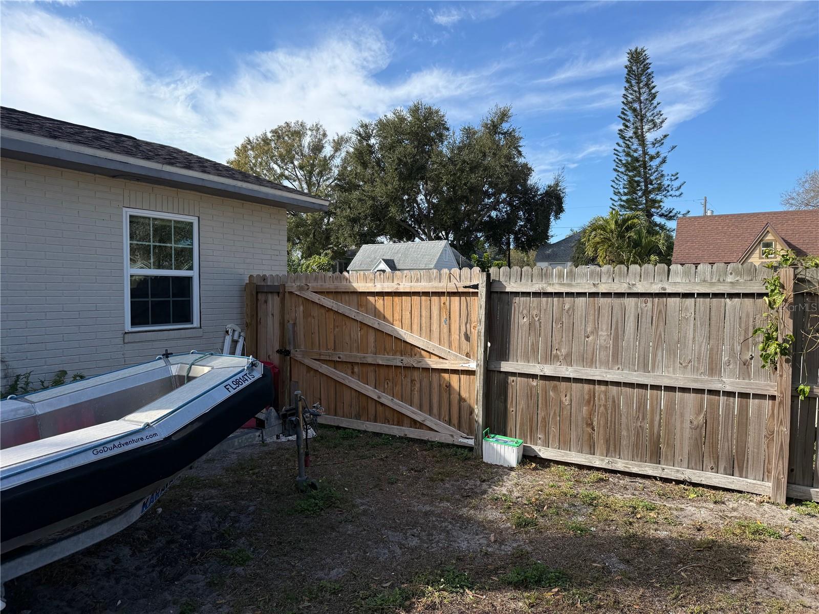 Listing photo id 14 for 3317 18th Street N