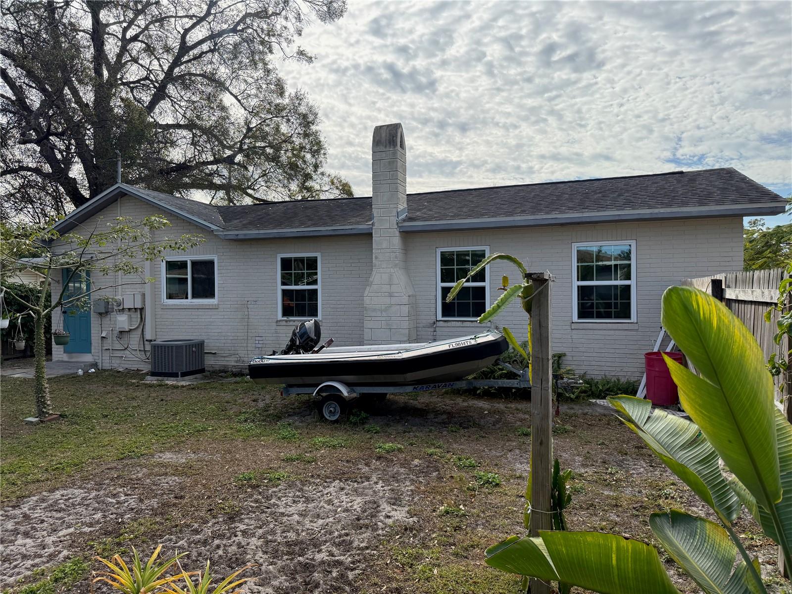 Listing photo id 7 for 3317 18th Street N