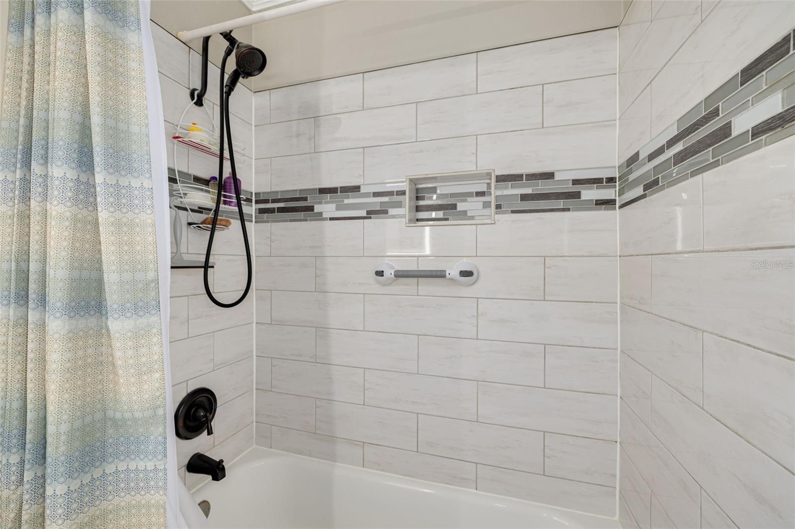 Image 15 of 22 For 6012 Tangerine Avenue S