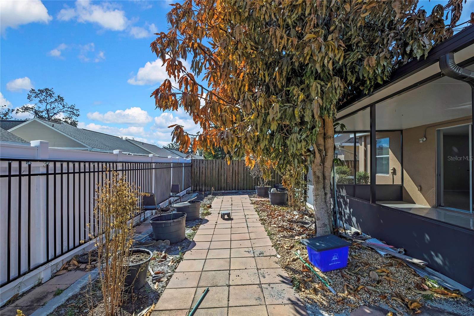 Listing photo id 15 for 651 Breezeway Court