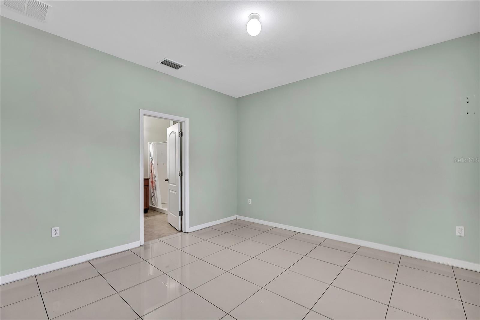 Listing photo id 16 for 651 Breezeway Court