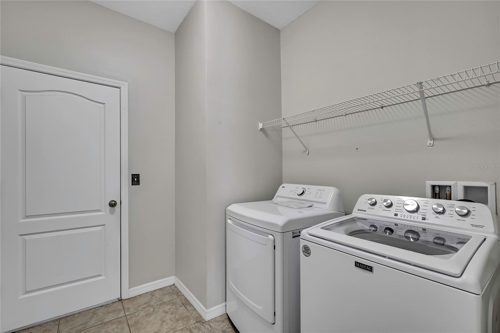 Listing photo id 17 for 651 Breezeway Court