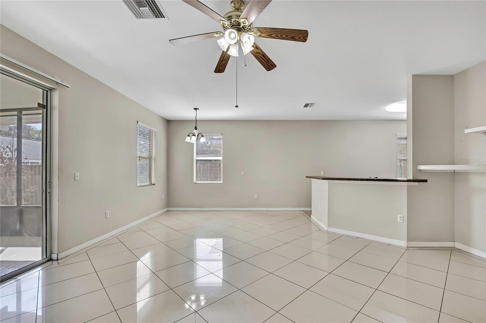 Listing photo id 2 for 651 Breezeway Court