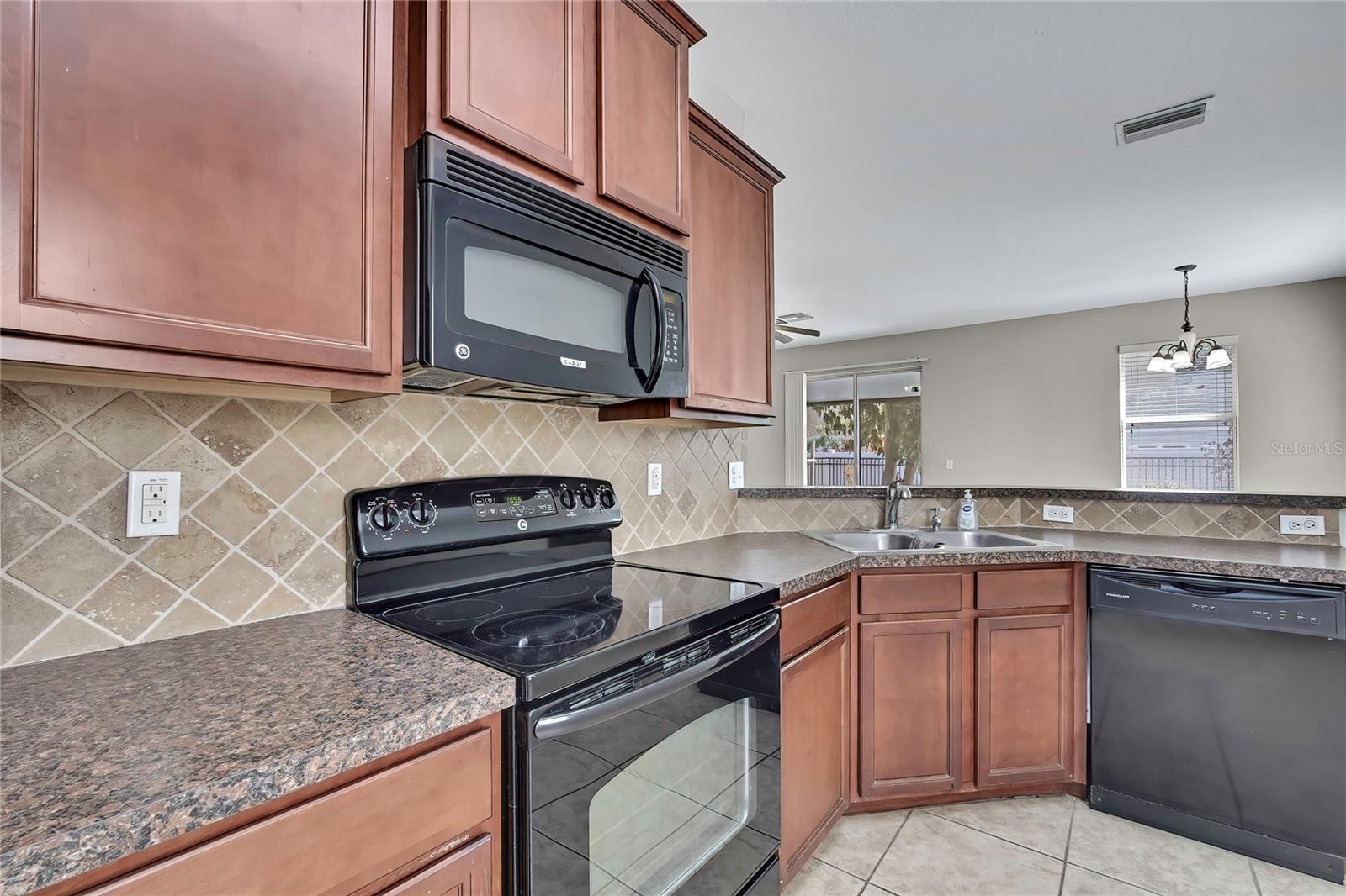 Listing photo id 7 for 651 Breezeway Court