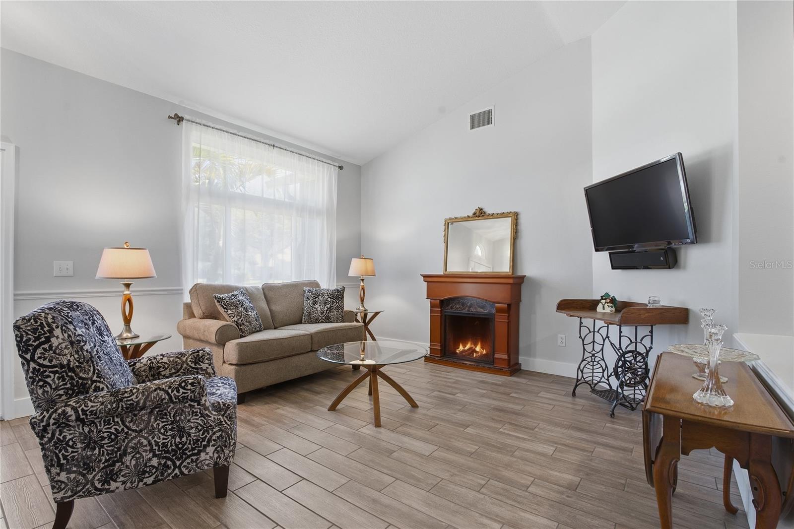 Image 4 of 49 For 17434 Isbell Lane