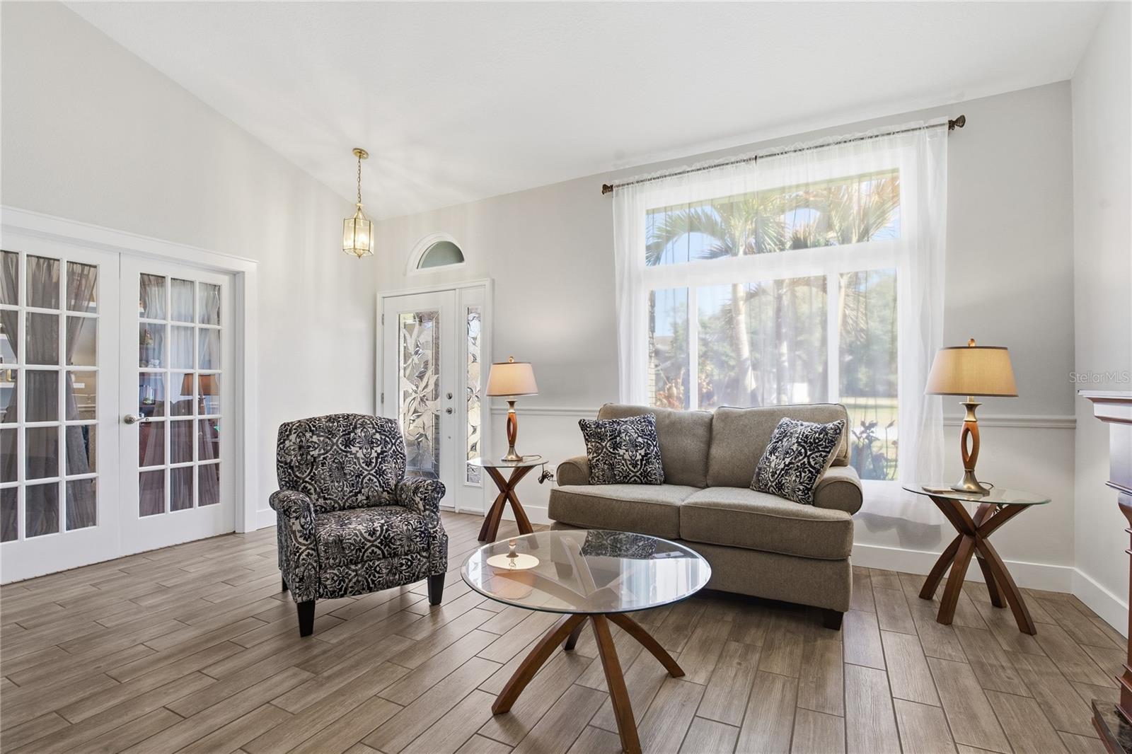 Image 5 of 49 For 17434 Isbell Lane