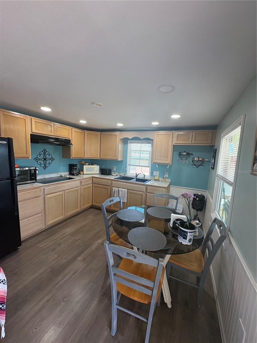 Image 10 of 40 For 12766 Seminole Boulevard 44